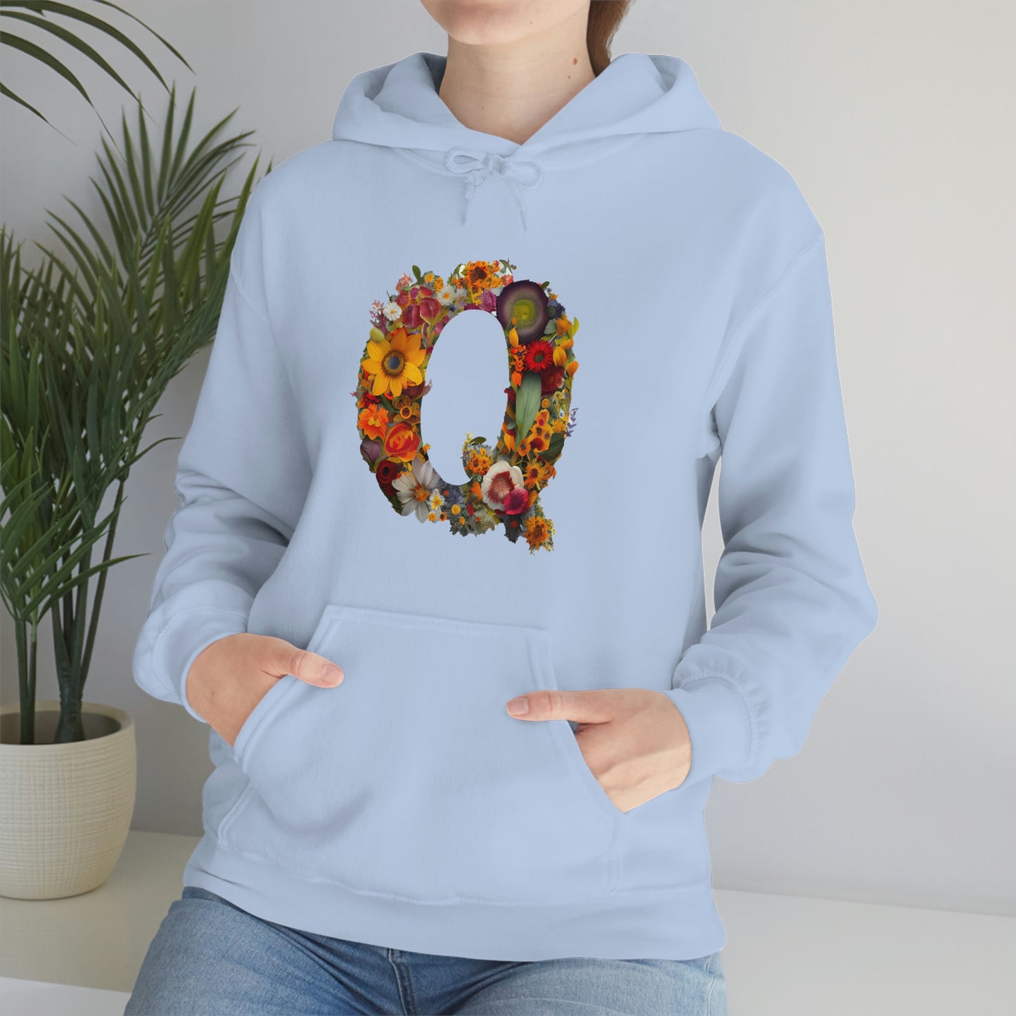 Unisex Heavy Blend™ Hooded Sweatshirt "Q"